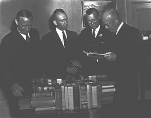 Unidentified man, Dr. Richard Wiegle, Governor McKeldin, President Eisenhower