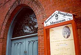 [photo, Banneker-Douglass Museum entrance, 84 Franklin St., Annapolis, Maryland]