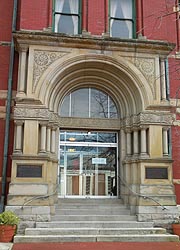 [photo, Allegany County Courthouse entrance, 30 Washington St., Cumberland, Maryland]