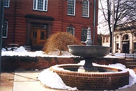 [photo, Fountain before Harford County Courthouse, 20 West Courtland St., Bel Air, Maryland]