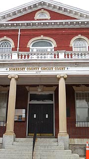 [photo, Somerset County Circuit Court entrance, 30512 Prince William St., Princess Anne, Maryland]