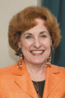 photo of Leslie Wolfe