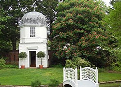  [photo, William Paca Garden, 186 Prince George St., Annapolis, Maryland]