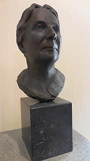 [photo, Henrietta Szold (1860-1945) sculpture, by Dina Lee Steiner (1989), Jewish Museum of Maryland, 15 Lloyd St., Baltimore, Maryland]