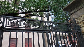 [photo, Iron gate designed by Maximilien M. Godefroy, Westminster Presbyterian Cemetery, West Fayette St. & Greene St., Baltimore, Maryland]