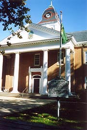 [photo, Caroline County Courthouse, 109 Market St., Denton, Maryland]