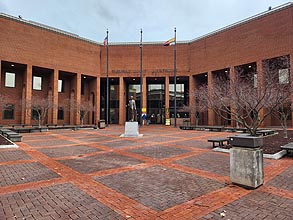 [photo, Courthouse, 100 West Patrick St., Frederick, Maryland]