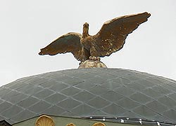 [photo, Eagle sculpture atop dome, Frederick A. Thayer III Courthouse, 203 South 4th St., Oakland, Maryland]