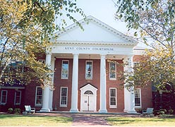 [photo, Kent County Courthouse, 103 Cross St., Chestertown, Maryland]
