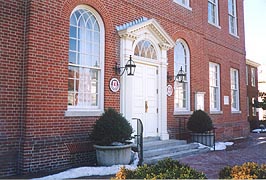 [photo, Talbot County Courthouse entrance, 11 North Washington St., Easton, Maryland]