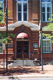 [photo, Courthouse entrance, 95 West Washington St. Hagerstown, Maryland]