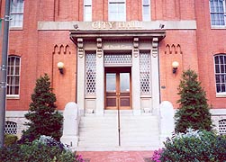 [photo, City Hall entrance, 101 North Court St., Frederick, Maryland]