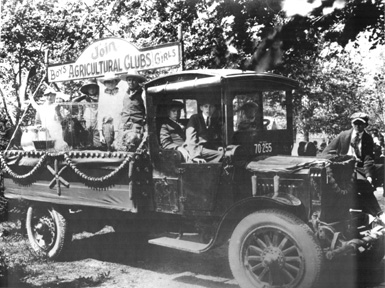 Field Day parade float, 1920