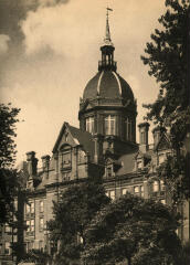 The dome of the Johns Hopkins Hospital