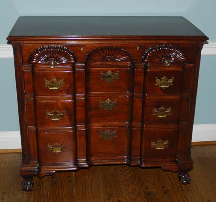 chest of drawers, newport chippendale style