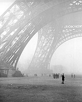 The Eiffel Tower, Thanksgiving morning, 1946