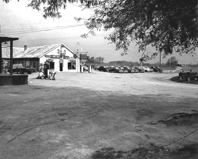 Gas station in Harwood, MD, 1952